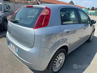 Fiat Grande Punto 1.4 Starjet 16V 5 Porte Dynamic benzina 3696 Stampa 10