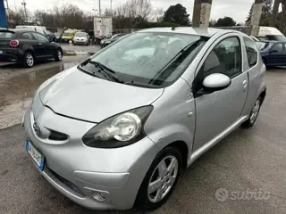 Toyota Aygo 1ª serija Aygo 1.0 12v vvt-i 3 porte sol 588356665 Usato